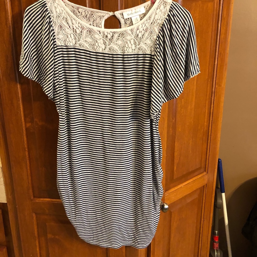 Motherhood maternity shirt size medium
